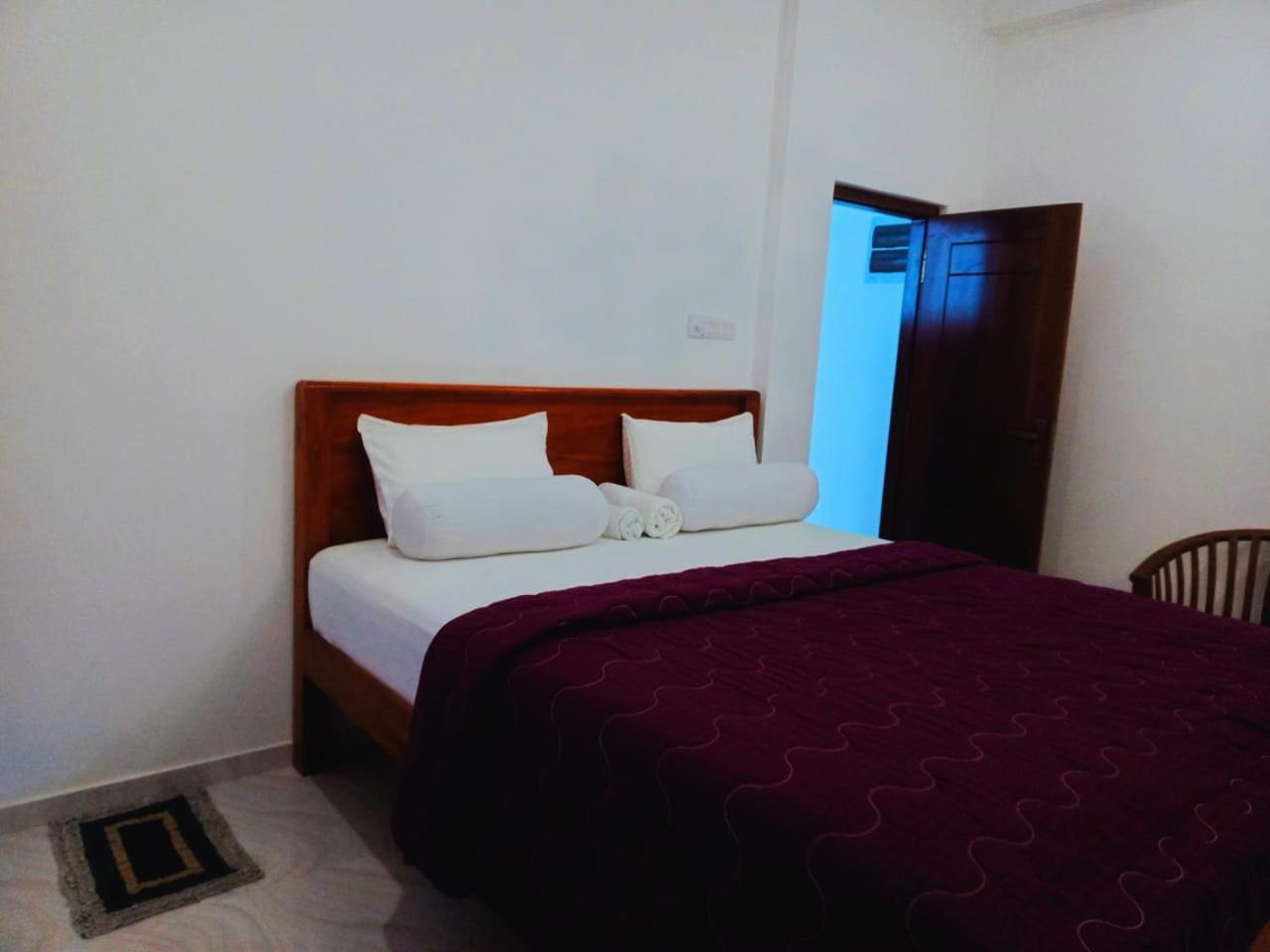 Blue Whales Hotel Hikkaduwa Eksteriør bilde