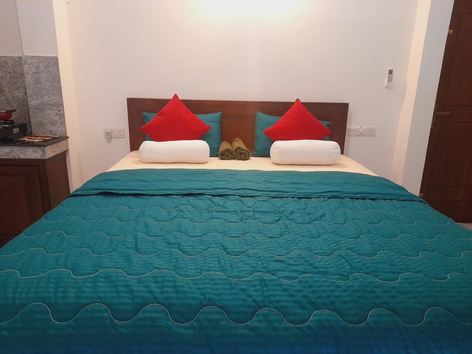 Blue Whales Hotel Hikkaduwa Eksteriør bilde
